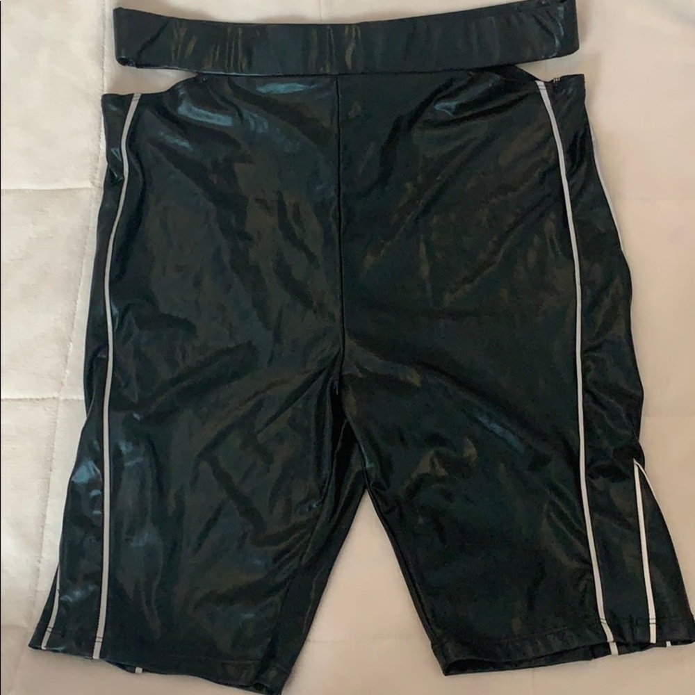 BNWT FOREVER 21  crop top and bike short set - Picture 4 of 7
